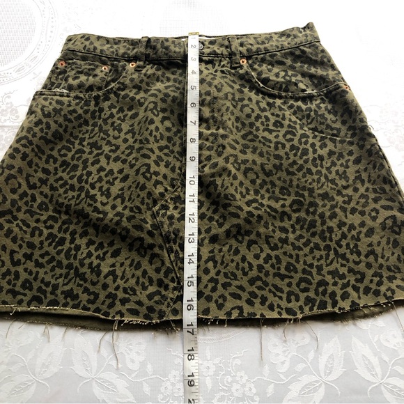 Zara Olive Green Animal Print Leopard Mini Jeans Denim Skirt Women’s Size M - Picture 14 of 16